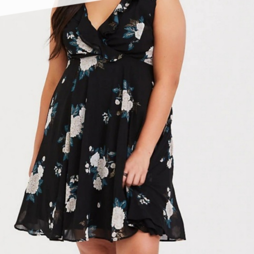 Brand new torrid dress with white roses